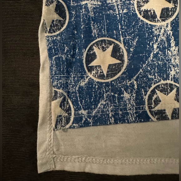 New flag print tank top with back keyhole, high-low hem and side slits. - Picture 3 of 5